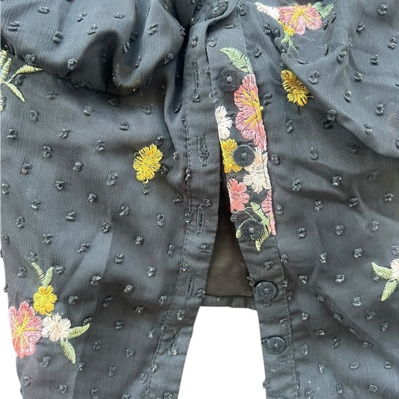 Majorelle Aileen Top in Black Dot Floral Off Shoulder Embroidered size Medium - Picture 4 of 9